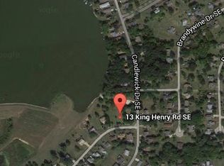 13 King Henry Rd SE, Poplar Grove, IL 61065