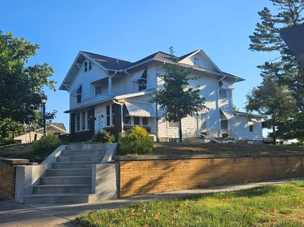 1401 9th Ave, Belle Plaine, IA 52208