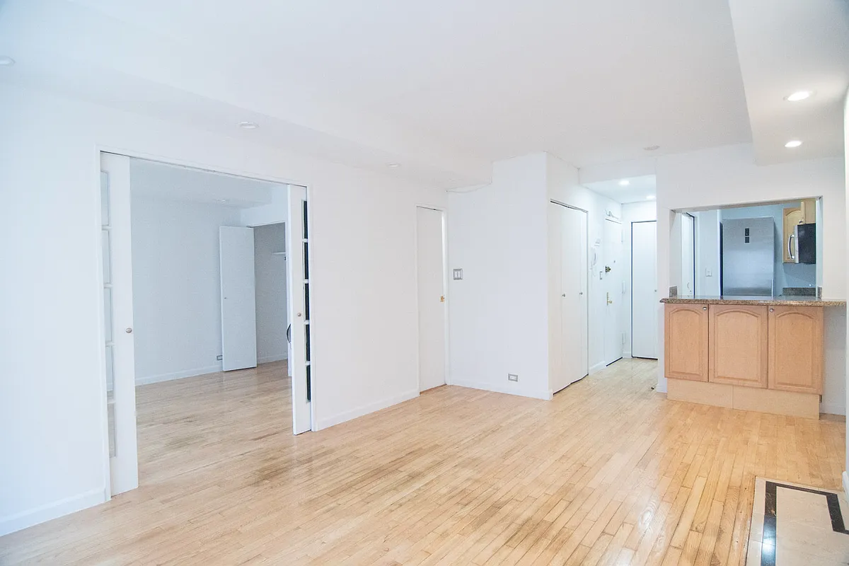 Building Photo - 150 W 58th St #10D