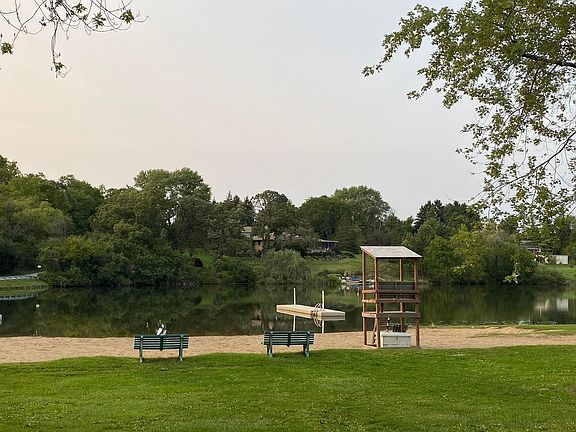 3rd image of 466 Knollwood Dr