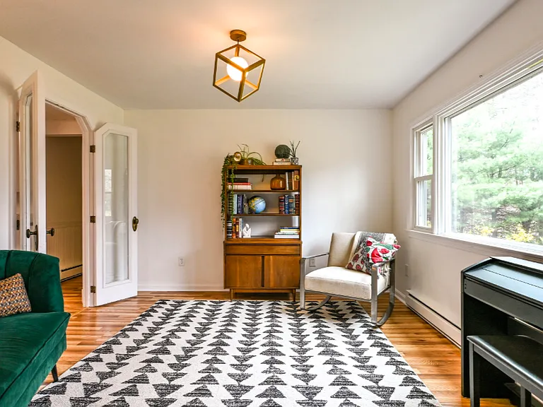 4 Greta Ln — Photo 8