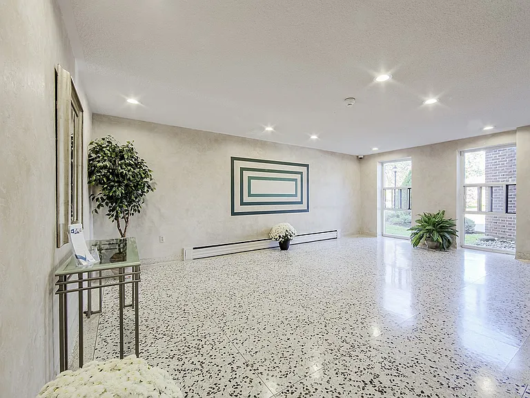 11 Eccleston Dr #215 — Photo 4