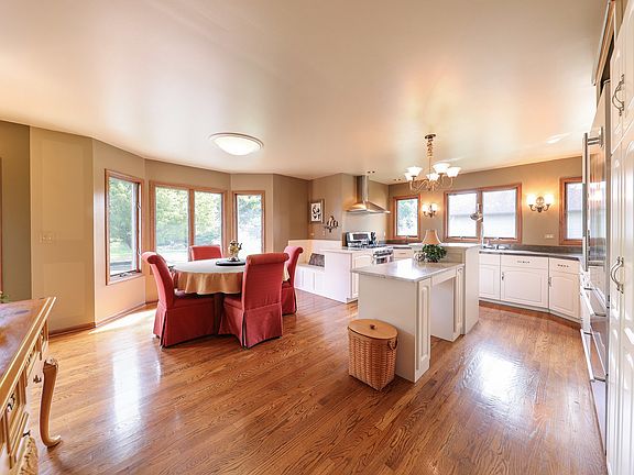 2nd image of 2637 Creekside Ln
