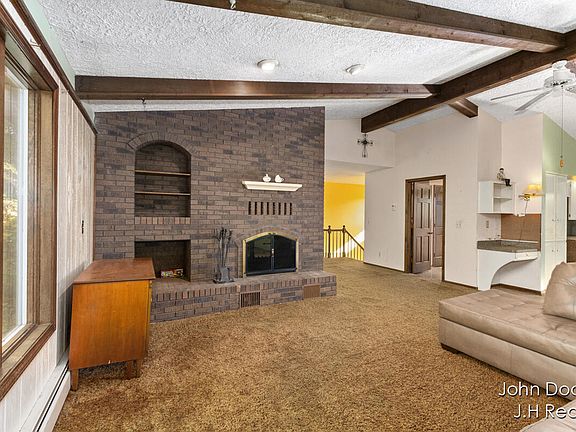 5th image of 3075 Hoag Ave NE