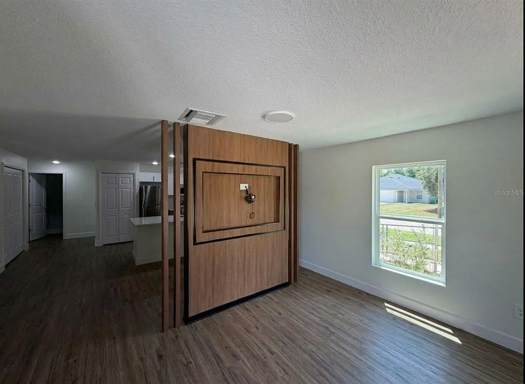 3 bed, 2.0 bath, 1189 sqft, $1,797 — Photo 2