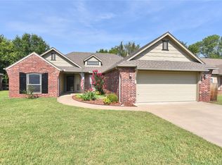 2104 S Russell St, Skiatook, OK 74070