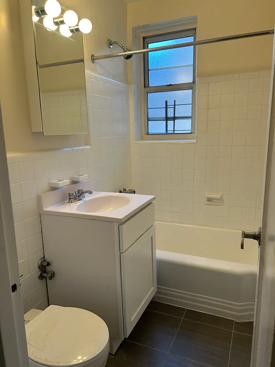 Building Photo - 1535 Shore Pkwy #3F