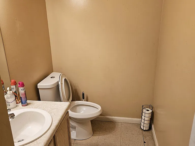 102 Elmore Ave — Photo 4