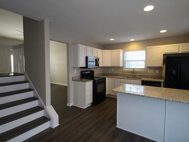 8065 Kennet Ln — Photo 6