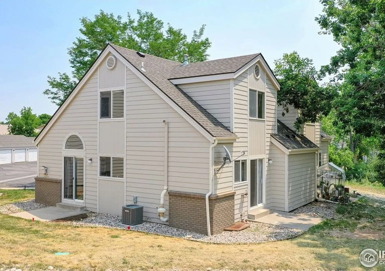 2900 Ross Dr — Photo 1