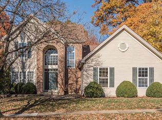 877 Wellesley Place Dr, Chesterfield, MO 63017