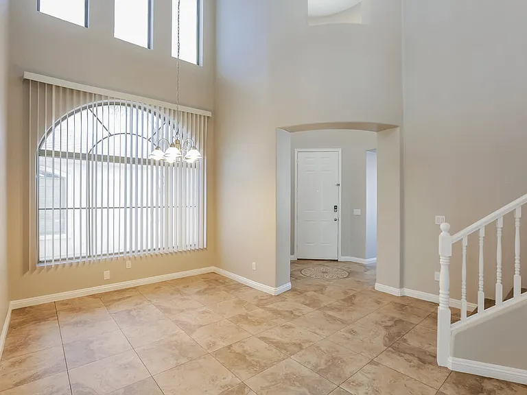 1613 W Saint Catherine Ave — Photo 6