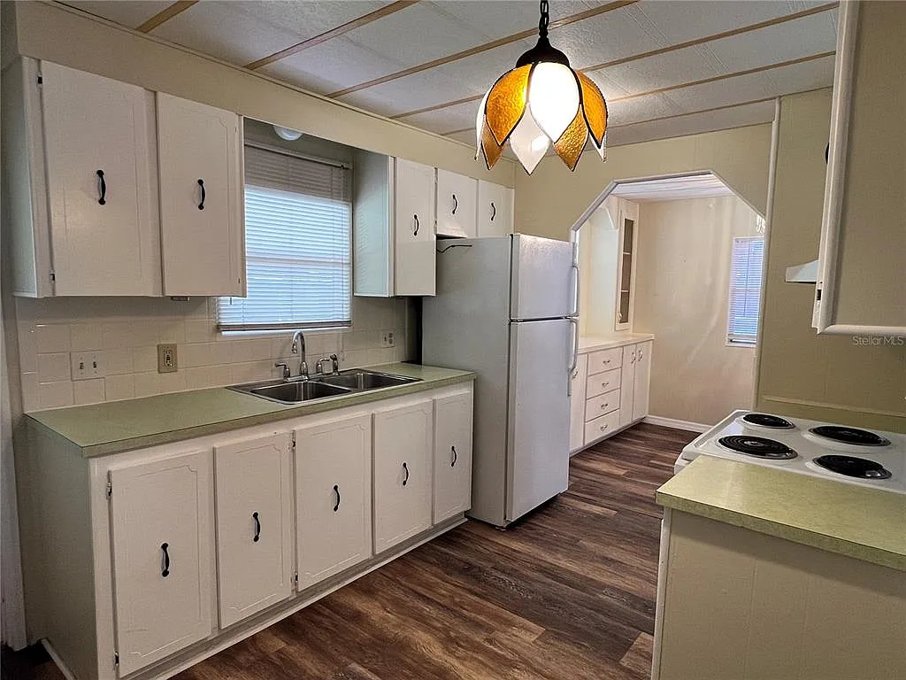 2 bed, 2.0 bath, 864 sqft, $1,300 — Photo 2