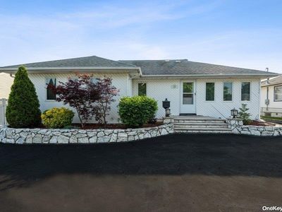 1090 Mclean Avenue, Wantagh, NY, 11793