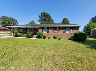 1123 N Bridge St, Washington, NC 27889