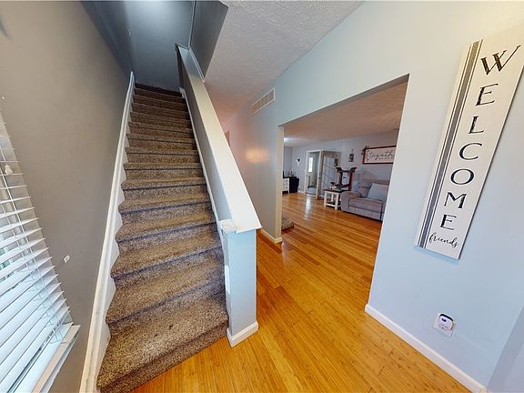 2nd image of 901 Dickel Ave