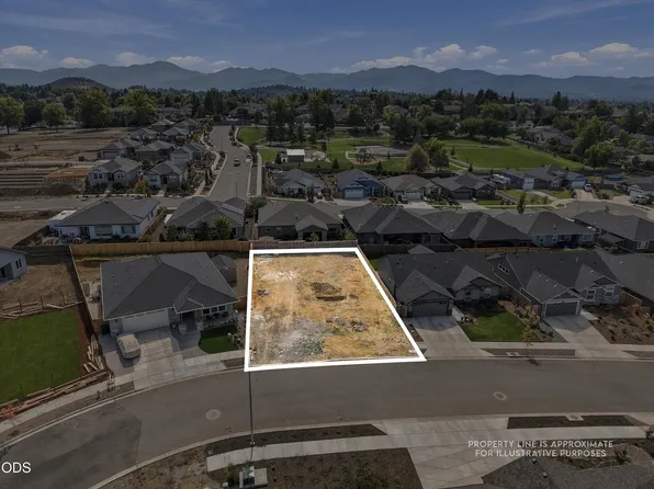 3075 Umpqua Dr, Medford, OR 97504