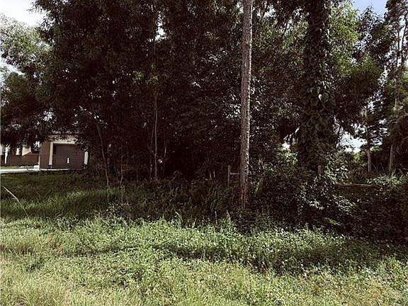 2nd image of 3060 pinetree DR