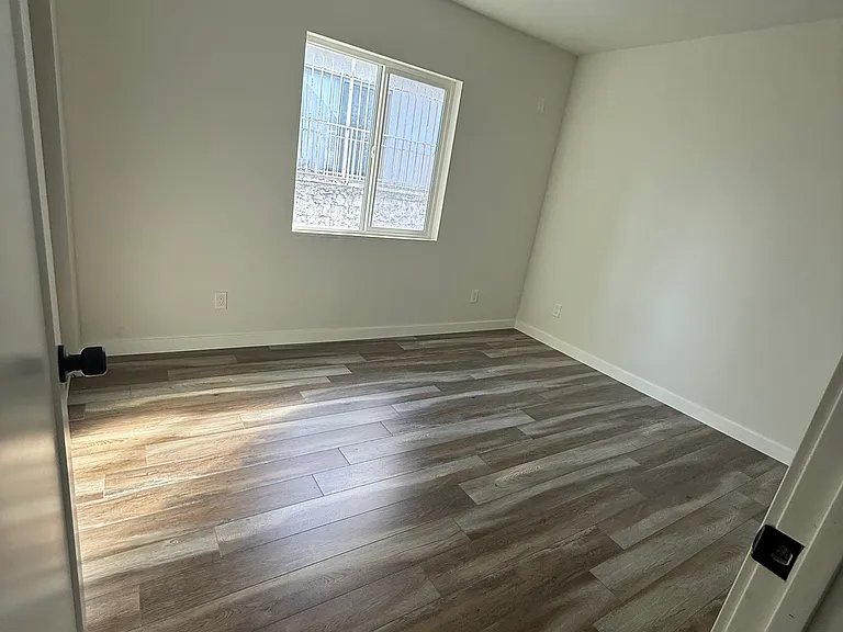 700 E 50th St #A — Photo 2