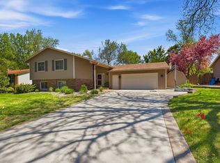 8750 Darnel Rd, Eden Prairie, MN 55344