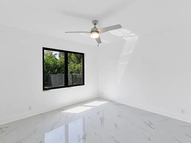 410 Sabal Way — Photo 36