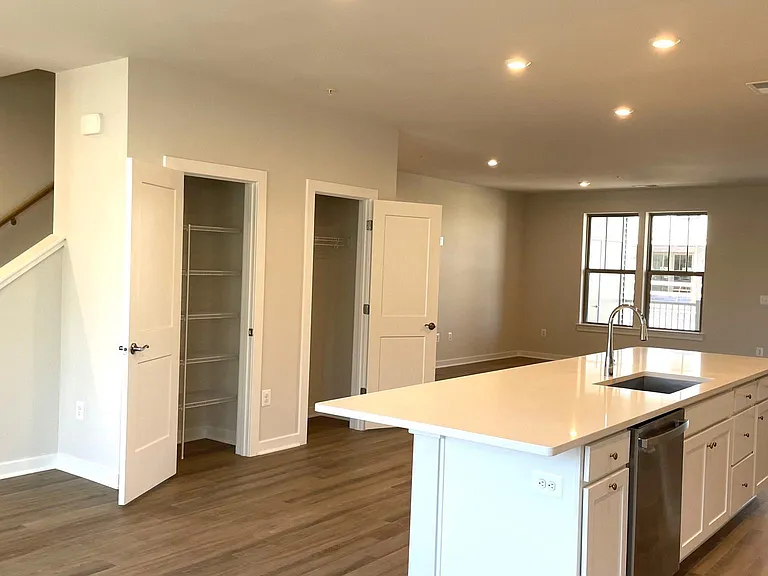 223 B Park Central Ter — Photo 11