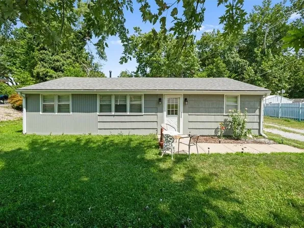 6509 River Rd, Liberty, MO 64068