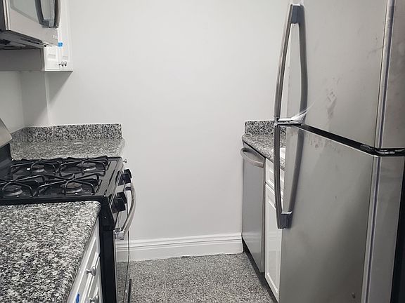 5th image of 245 E 63rd St APT 811