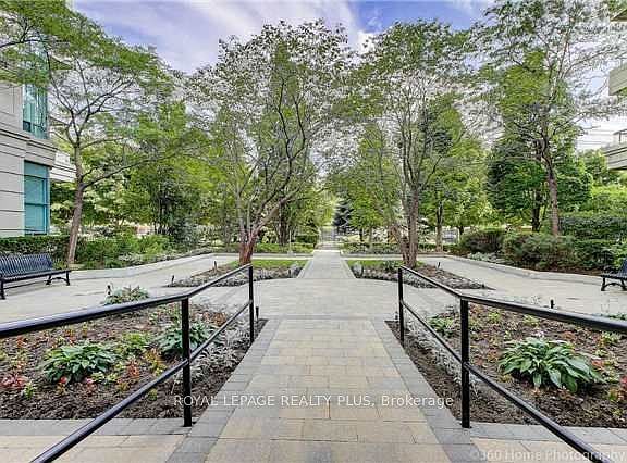 4th image of 5 Emerald Ln #Penthouse 409