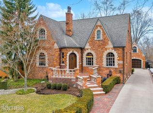 10136 Elgin Ave, Huntington Woods, MI