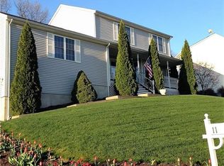 11 Gilcrest Dr, West Warwick, RI 02893