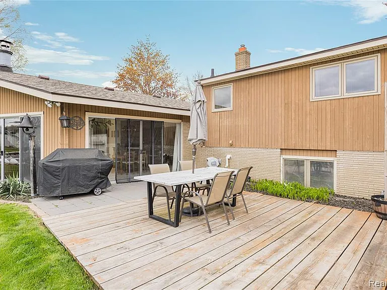 38027 Mallast St — Photo 48
