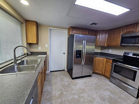 3rd image of 10312 S Del Rey Dr