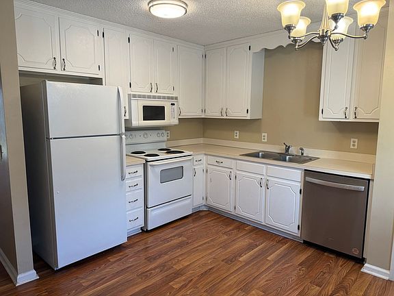 4th image of 137 McMurray Cir