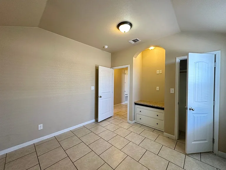 4601 Cambridge Dr — Photo 26