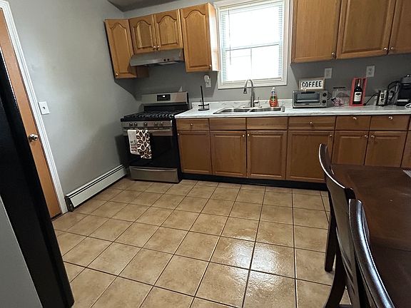 3rd image of 39 Cole St APT 1