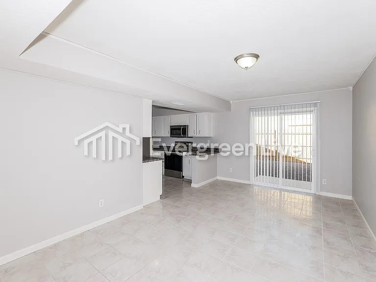 6604 W Christy Dr — Photo 3