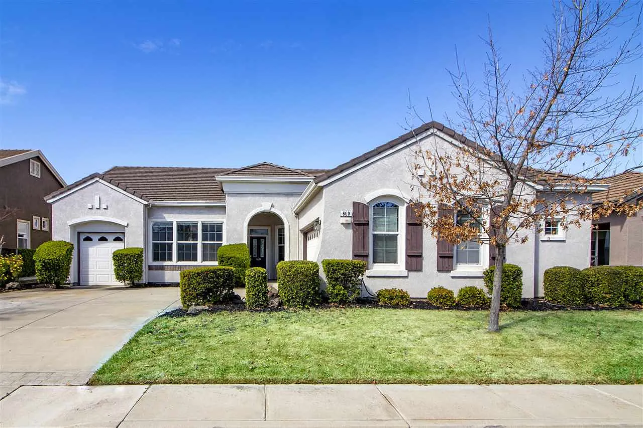 600 Valmore Pl photo 1