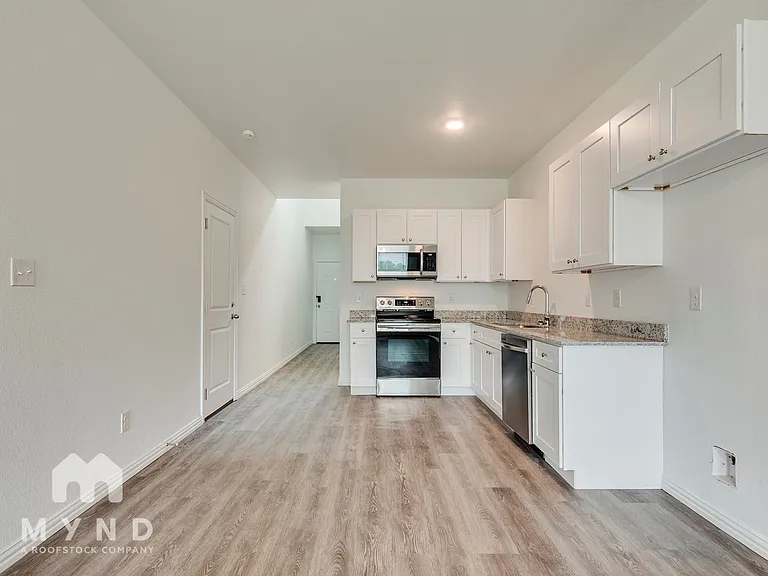 3234 Cherry Ln — Photo 3