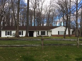 6827 Thornapple Dr, Mayfield Village, OH 44143