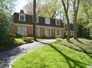 1 Polo Field Ln, Great Neck, NY 11020