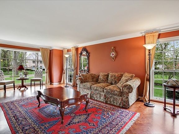 5th image of 1375 Wood Hill Ln