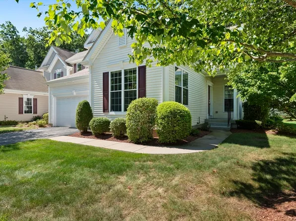 18 Arbor Glen Dr #18, Stow, MA 01775