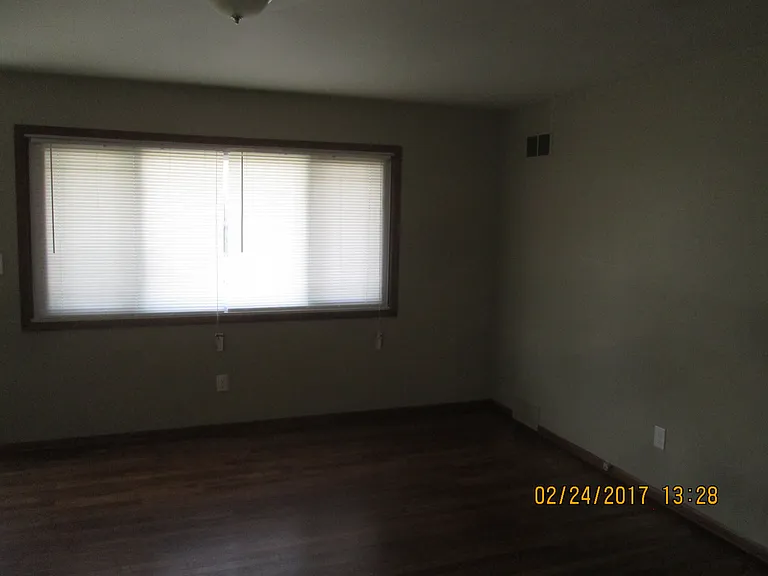 700 Savannah Dr — Photo 3