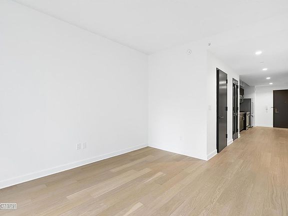 5th image of 21 W End Ave APT 2016
