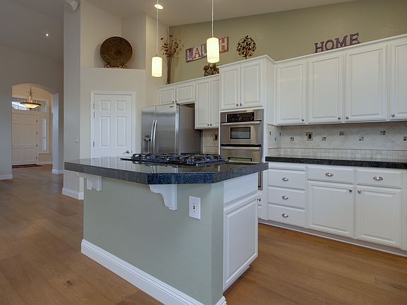 3rd image of 3927 Ironwood Dr