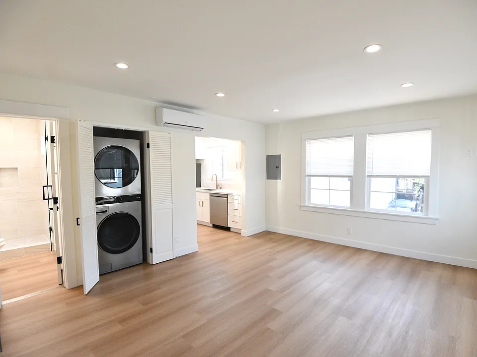 38 Rose Ave #2