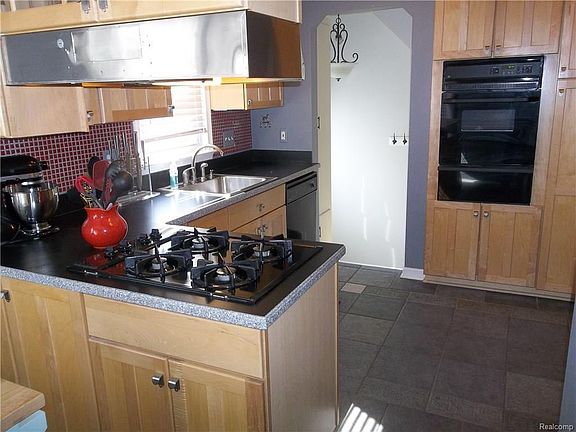 3rd image of 2108 Kalama Ave