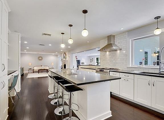 5th image of 15 Riverdale Dr