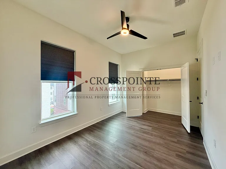 548 W Erwin St — Photo 23